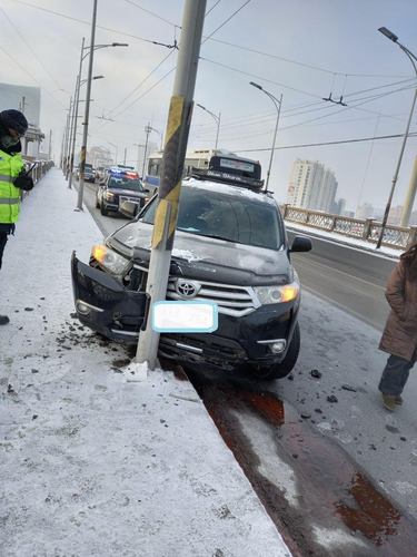 Гэрлийн шон мөргөсөн ослын улмаас 33 настай эмэгтэй амиа алдав